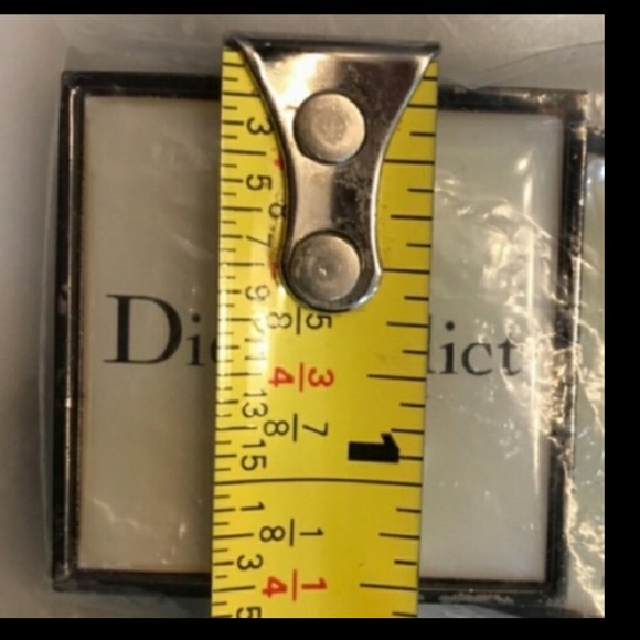 Dior Addict Be Iconic Pin
Collector’s Item Brooch - Picture 3 of 6